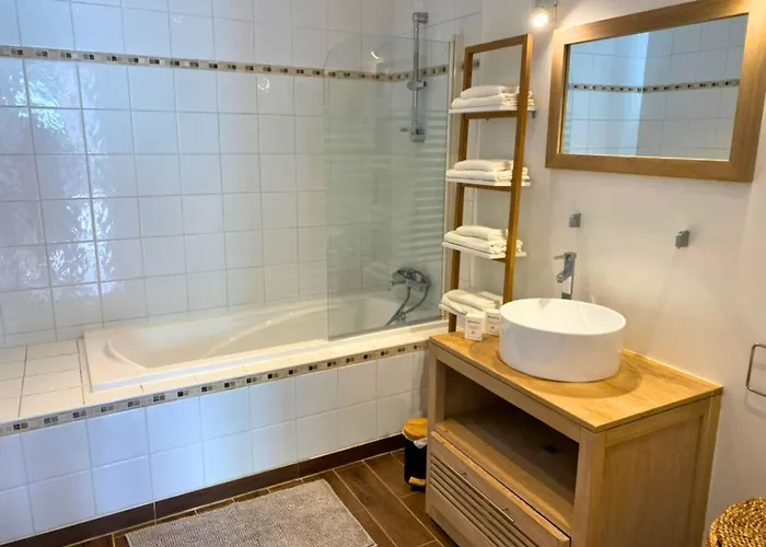 Maisonnette -2ch - 4p - Parking Prive - Sous Les Toits De